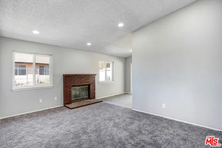 23952 Tocaloma Road, Apple Valley, California 92307
