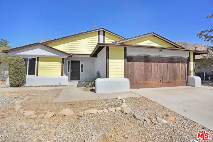23952 Tocaloma Road, Apple Valley, California 92307
