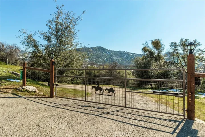 46576 Baldpate Lane, Squaw Valley, California 93675