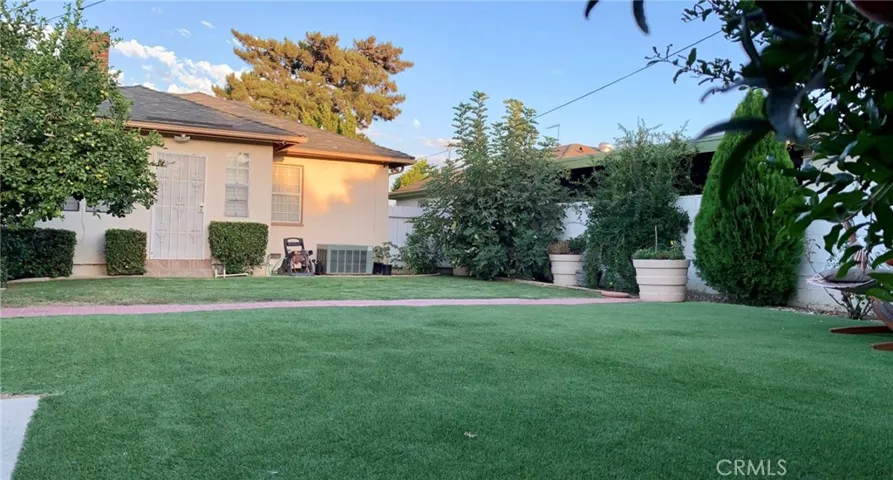7661 Quakertown Avenue, Winnetka, California 91306