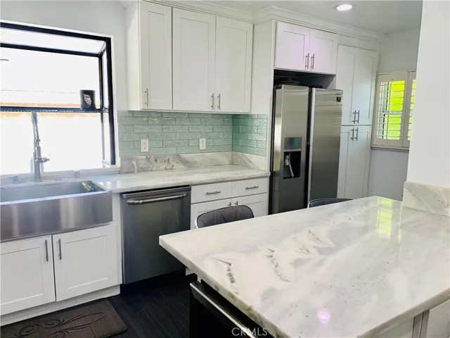 7661 Quakertown Avenue, Winnetka, California 91306