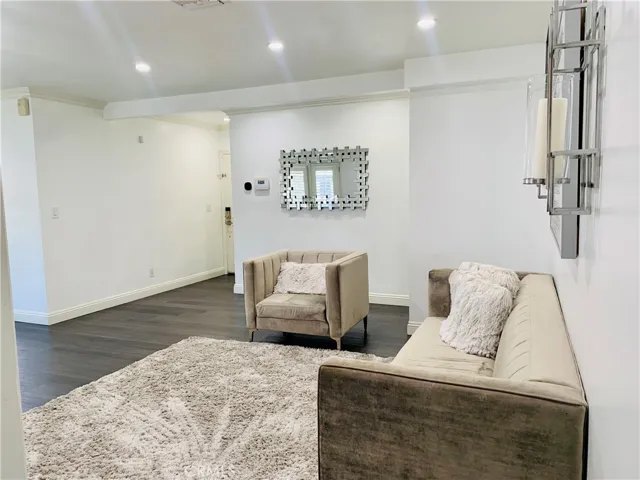7661 Quakertown Avenue, Winnetka, California 91306