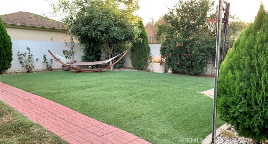 7661 Quakertown Avenue, Winnetka, California 91306