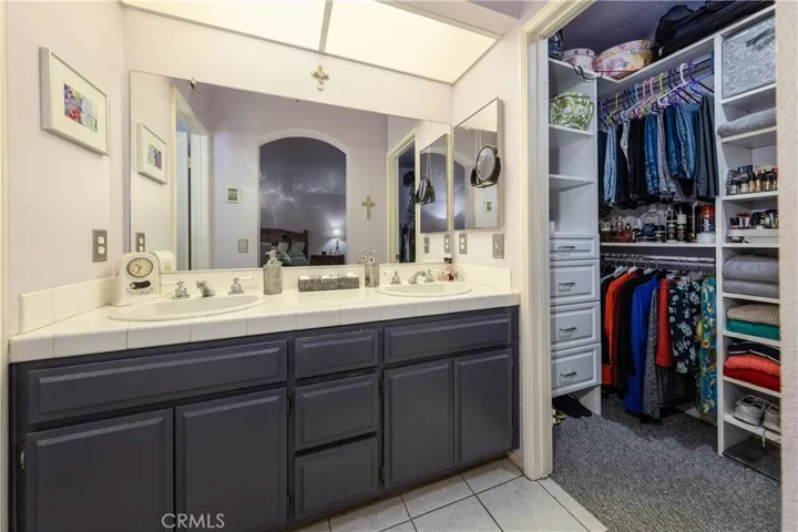 Master bathroom & walk in closet