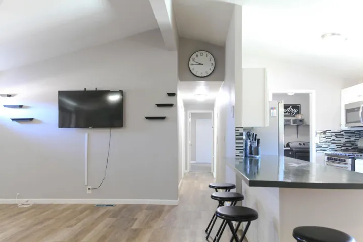 Living Room : Hallway