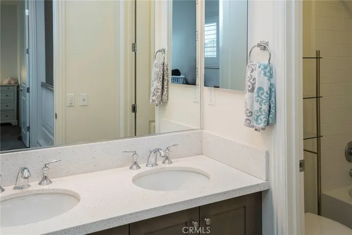 25 Lark, Lake Forest, California 92630
