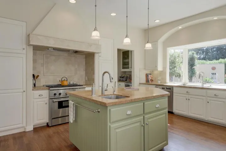 , Los Altos, California 94022