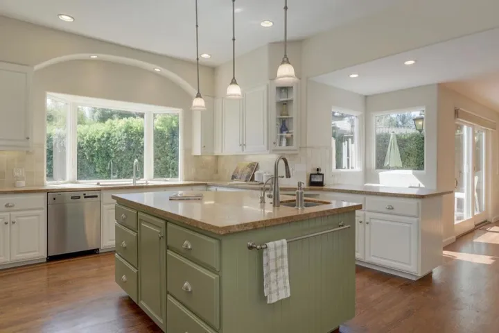 , Los Altos, California 94022