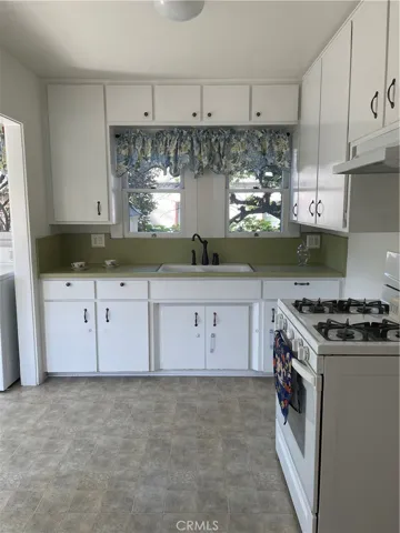 316 Normandie Court, Redlands, California 92373