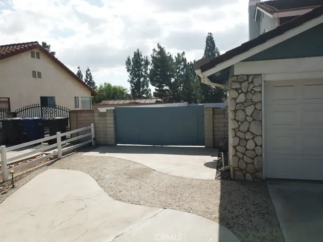 229 Cottonwood Avenue, Riverside, California 92506