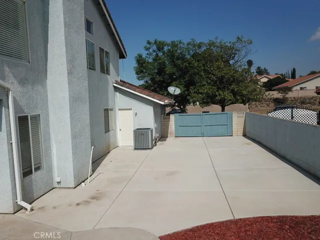 229 Cottonwood Avenue, Riverside, California 92506