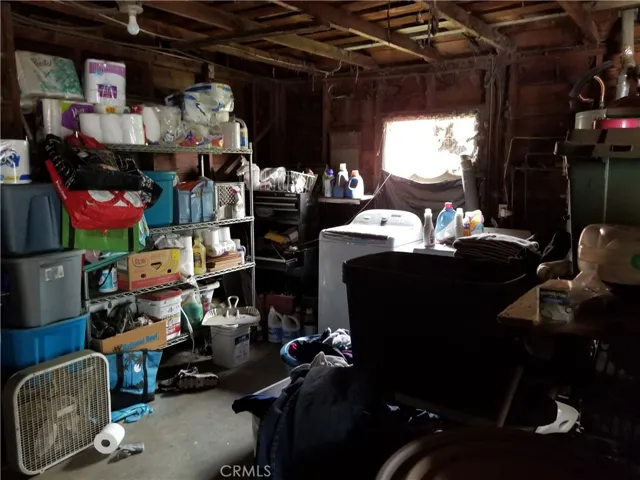 LAUNDRY/GARAGE