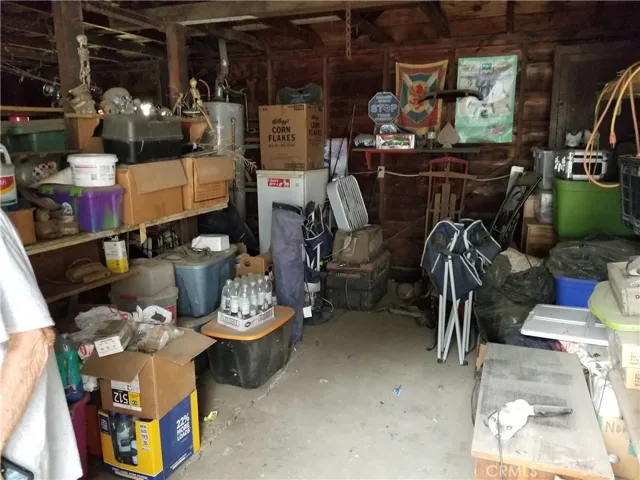 GARAGE INSIDE