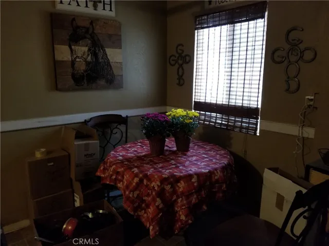 KITCHEN EATING AREA