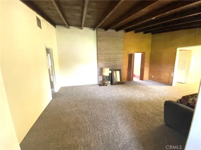 Living Rm unstaged