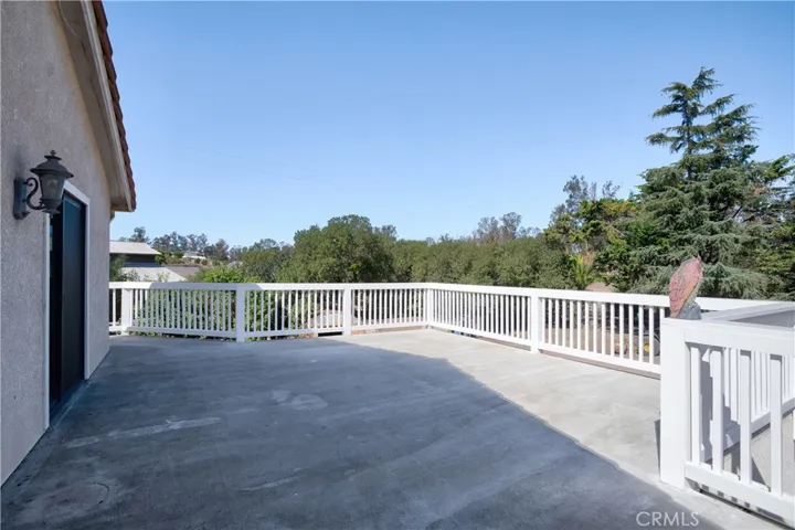 Large upper deck