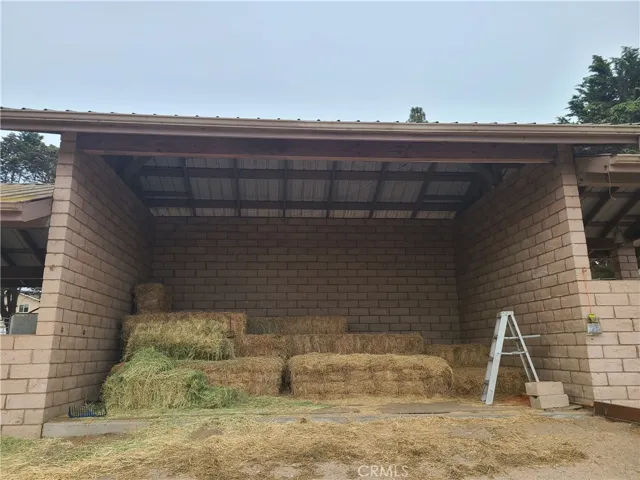 Feed storage