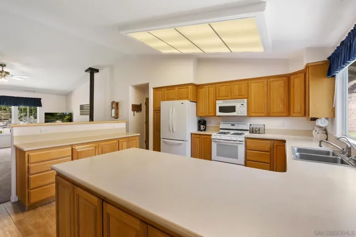 532 Amigos Rd, Ramona, California 92065