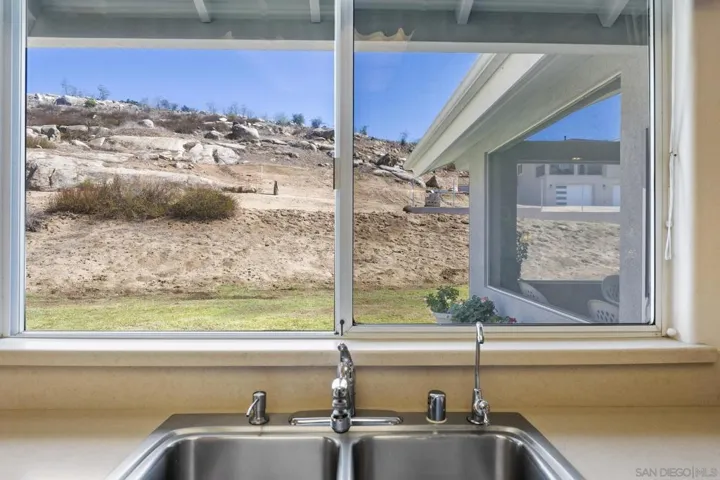 532 Amigos Rd, Ramona, California 92065