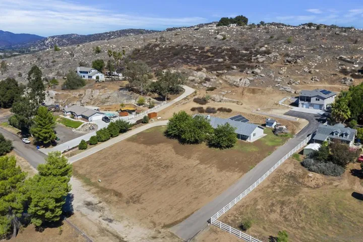 532 Amigos Rd, Ramona, California 92065