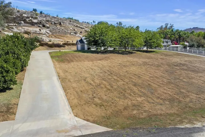532 Amigos Rd, Ramona, California 92065