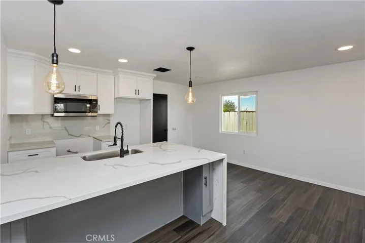 Kitchen & Dining Area