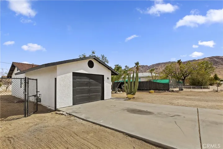 1 Car Garage