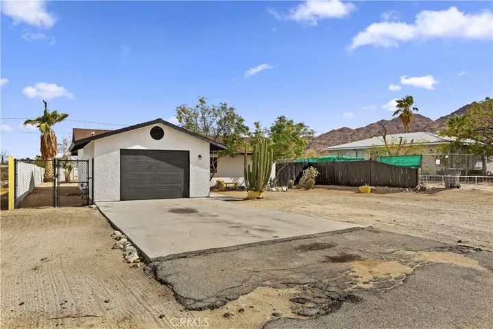 1 Car Garage