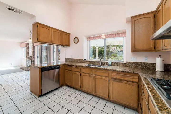 887 Quail Hill Drive, San Marcos, California 92078