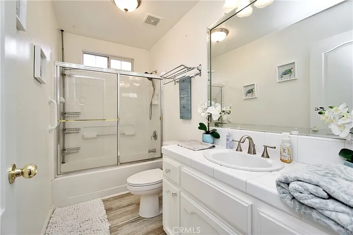 7418 N Mansionette Drive, Fresno, California 93720