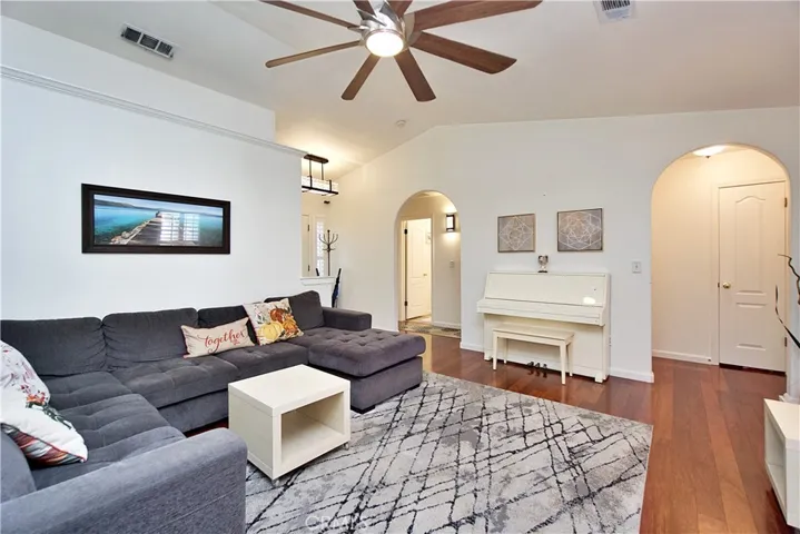 7418 N Mansionette Drive, Fresno, California 93720
