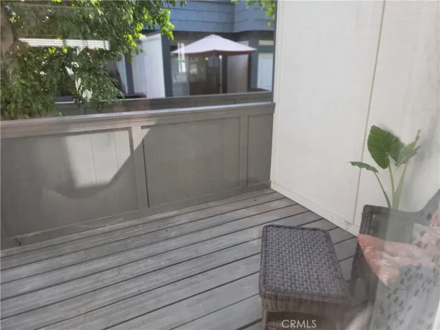 18550 Hatteras Street 17, Tarzana, California 91356