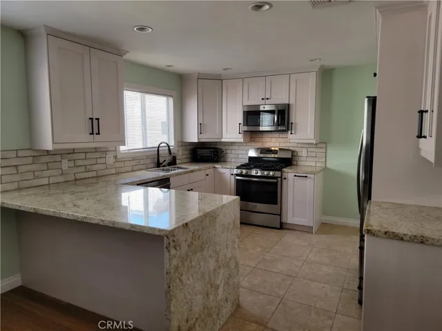 18550 Hatteras Street 17, Tarzana, California 91356