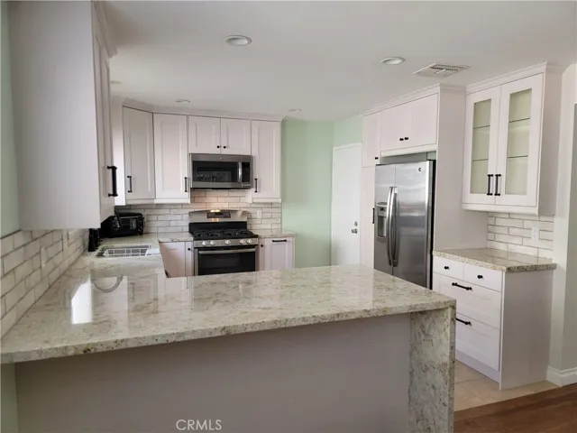 18550 Hatteras Street 17, Tarzana, California 91356