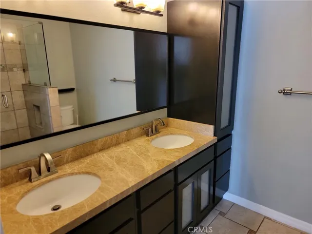 18550 Hatteras Street 17, Tarzana, California 91356
