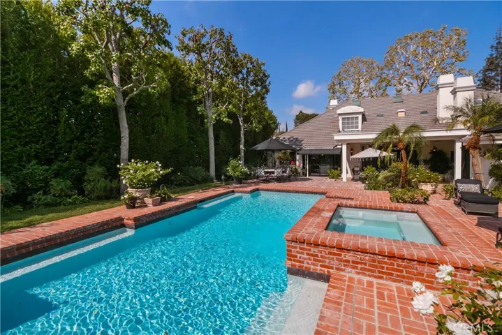 19218 Wells Drive, Tarzana, California 91356