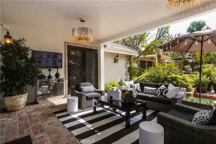 19218 Wells Drive, Tarzana, California 91356
