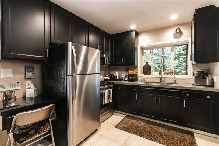 19218 Wells Drive, Tarzana, California 91356