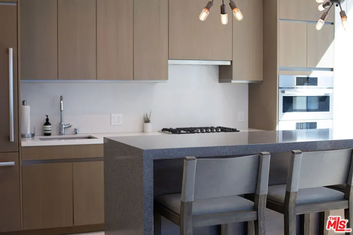889 Francisco Street 803, Los Angeles, California 90017
