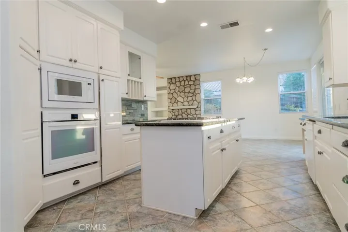 42836 Woody Knoll Road, Murrieta, California 92562