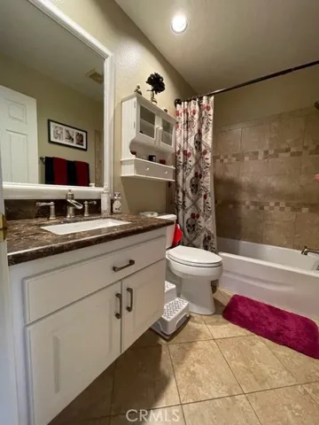 Guest/Secondary Bathroom