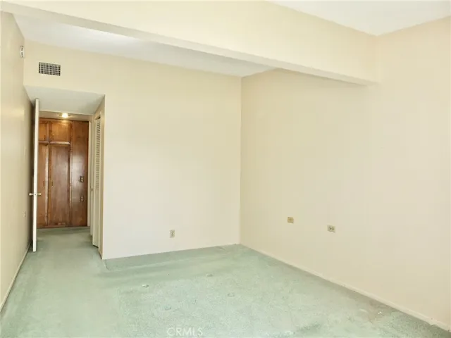 Large master bedroom has in wall wiring for cable connection