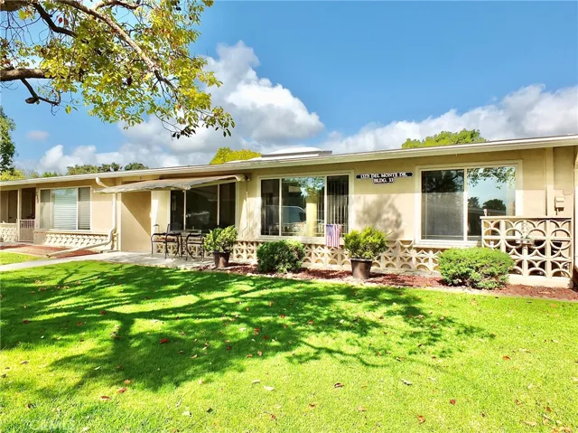 Welcome home to lovely Mutual 14 Unit 33D!!