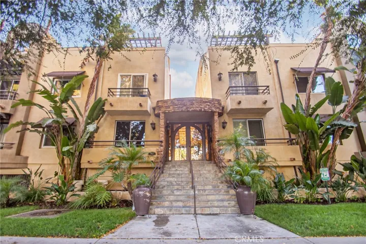 4128 Whitsett Avenue 112, Studio City, California 91604