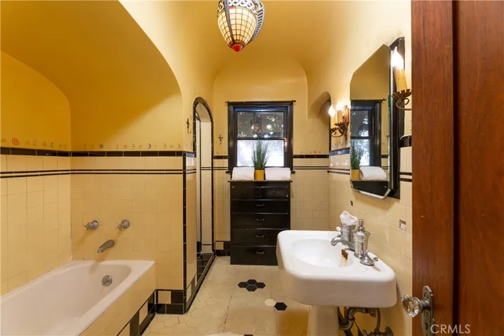 3621 Gundry Avenue, Long Beach, California 90807