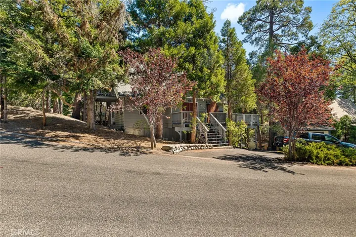596 Pioneer Road, Lake Arrowhead, California 92352