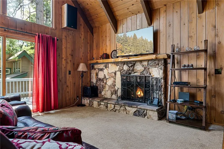 596 Pioneer Road, Lake Arrowhead, California 92352