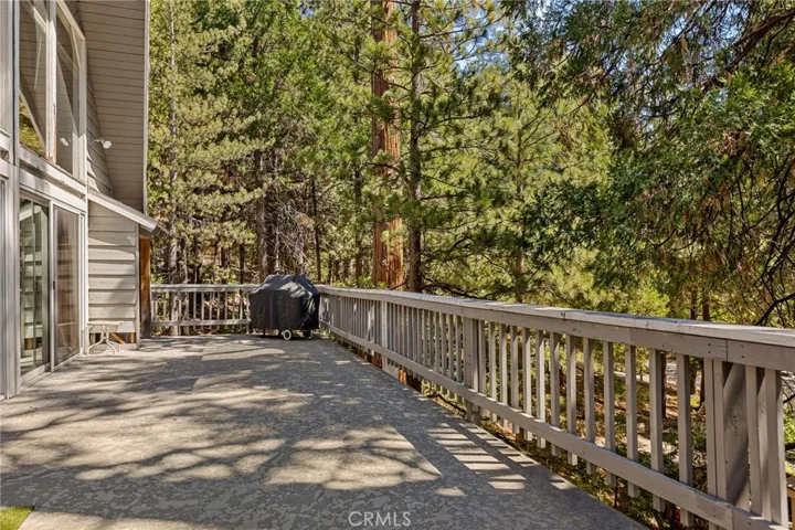 596 Pioneer Road, Lake Arrowhead, California 92352