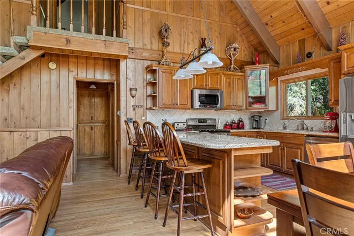 596 Pioneer Road, Lake Arrowhead, California 92352