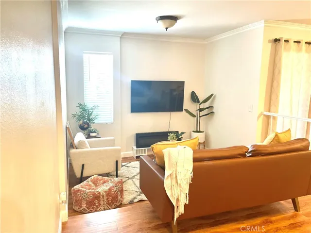 18645 Hatteras Street 101, Tarzana, California 91356